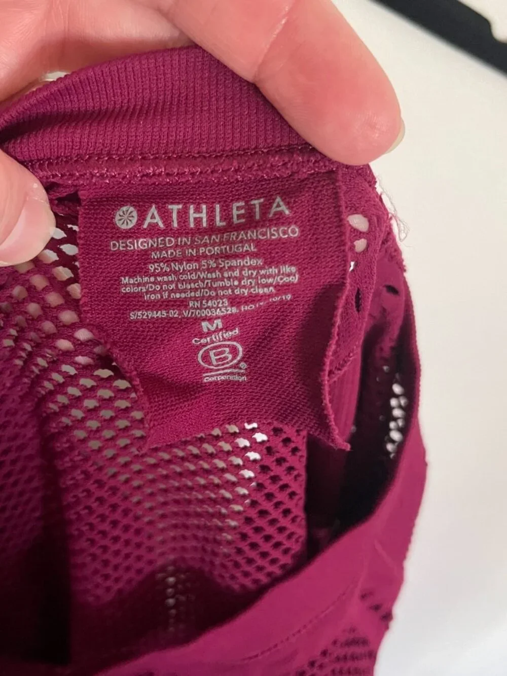 Athleta Medium Oxygen Long Sleeve Seamless Ribbed Mesh Activewear Top T10